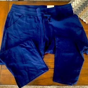 St John’s Bay CAPRI. navy blue easy fit, pockets size large